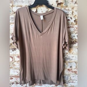 Relaxed V-Neck Women’s Top in Taupe